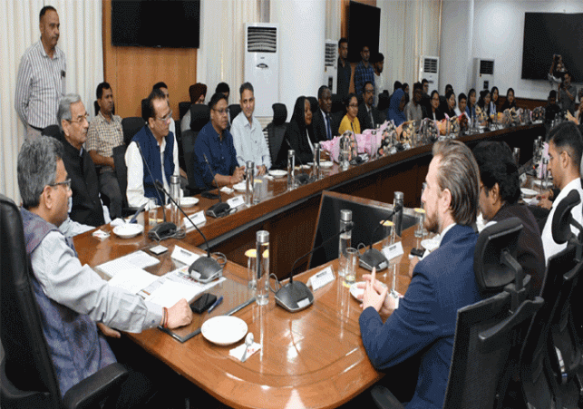 haryanacsmeets27delegatesfrom13countriesforlegislativedraftingprogram