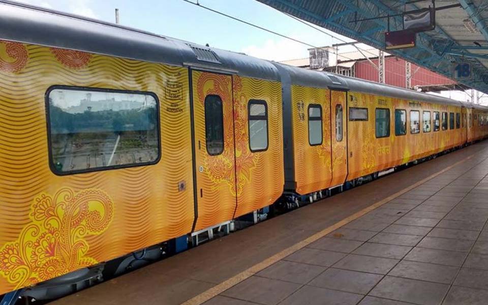 irctctopayaroundrs162lakhaslaterunningcompensationoftejasexpress