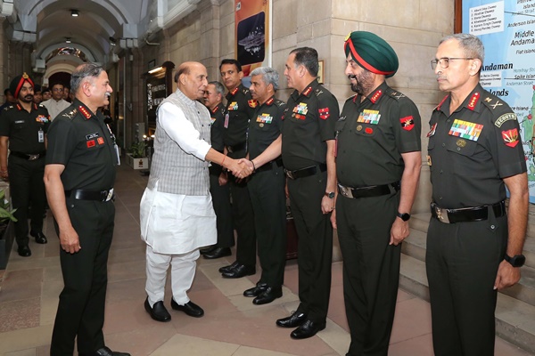 defenceministeremphasisesonlatestmedicaladvancementtosoldiers
