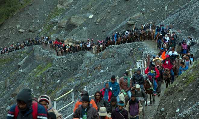 firstbatchofpilgrimsleaveforamarnathshrine