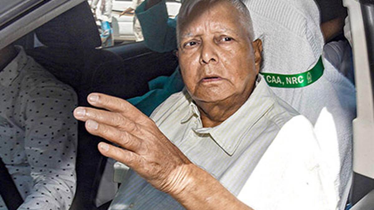 laluyadavhospitalisedafterhealthdeterioratesonhiswaytopatnaairport
