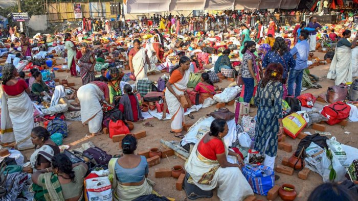 kerala:attukalpongalafestivalbeingcelebratedtodayinthiruvananthapuram