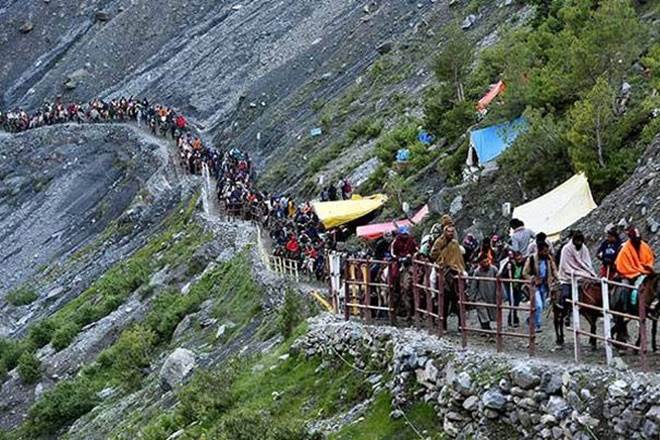 1632pilgrimsleaveforamarnath