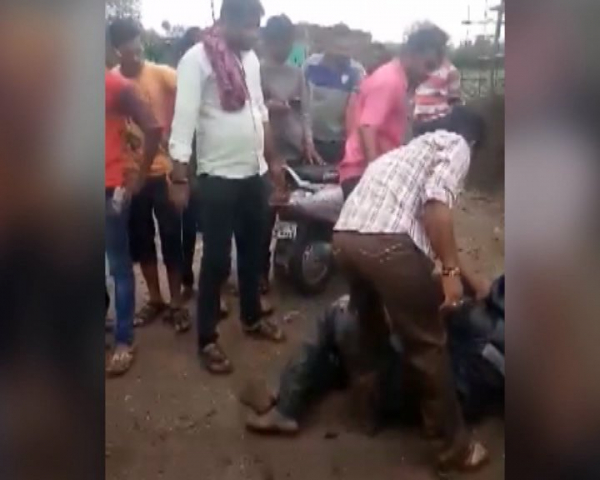 manattackedatvillageinnagpurdistrictforallegedlycarryingbeef