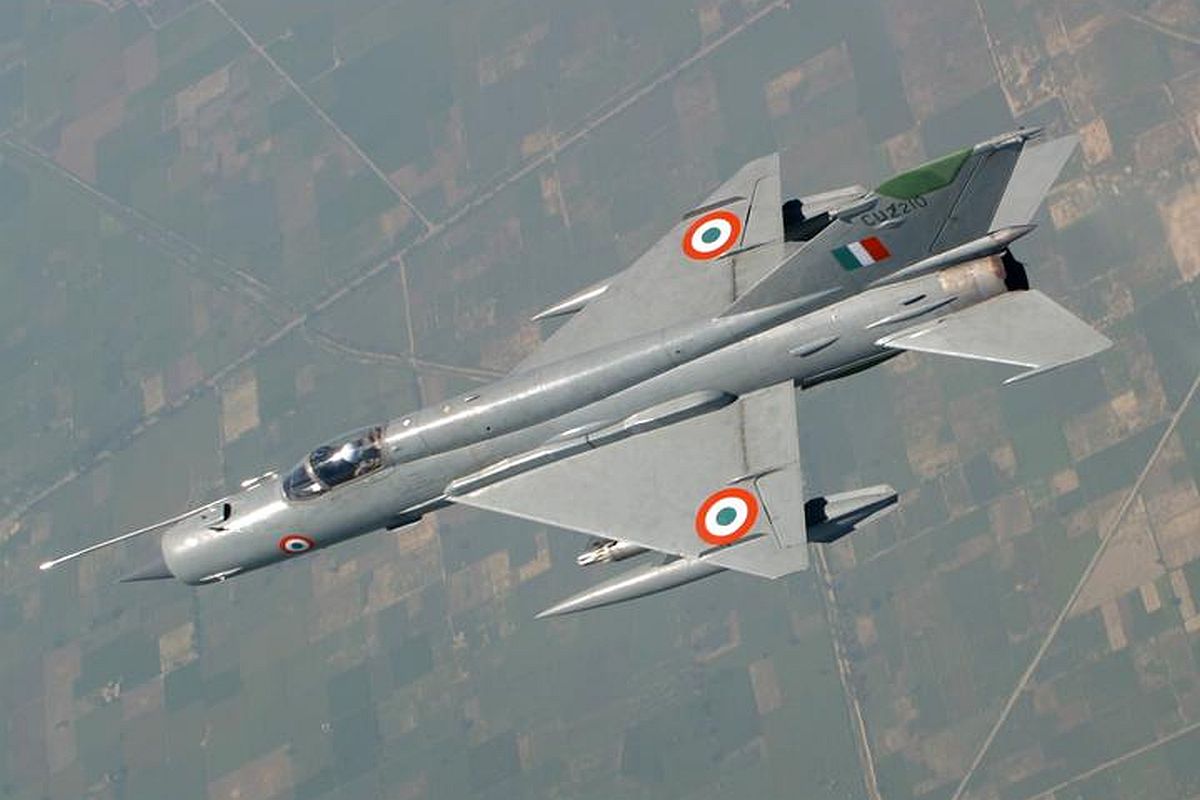 iafmig21fighterjetcrashesinrajasthanpilotejectssafely