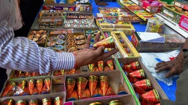 aheadofdiwalidelhiimposescompletebanonstoragesaleanduseoffirecrackers