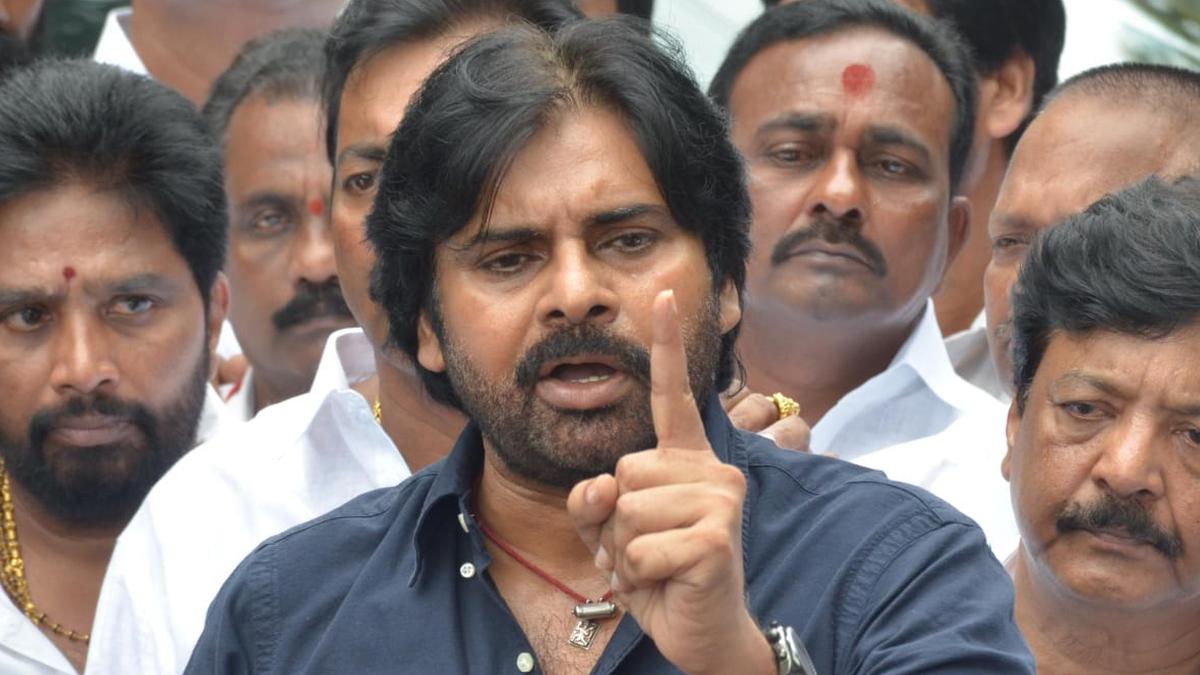pawankalyantoaddresspublicmeetingatavanigaddaonoct1