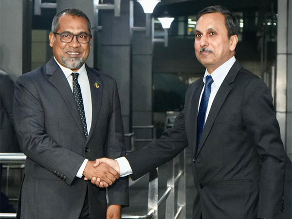 maldivesforeignaffairsministerarrivesinnewdelhi