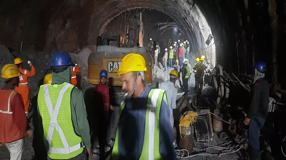 40workerstrappedinuttarkashitunnelcollapsesafe