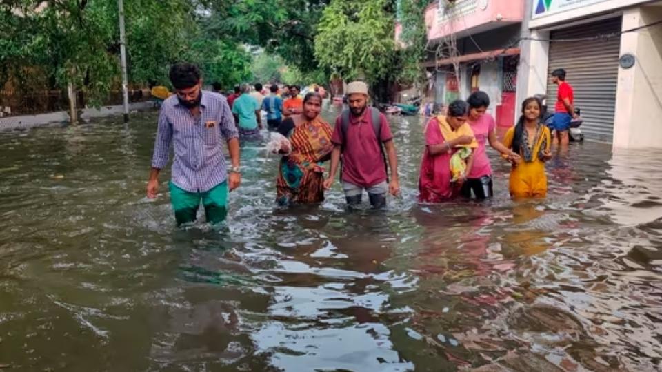 cyclonemichaungsixdieafterheavyrainfallinchennai
