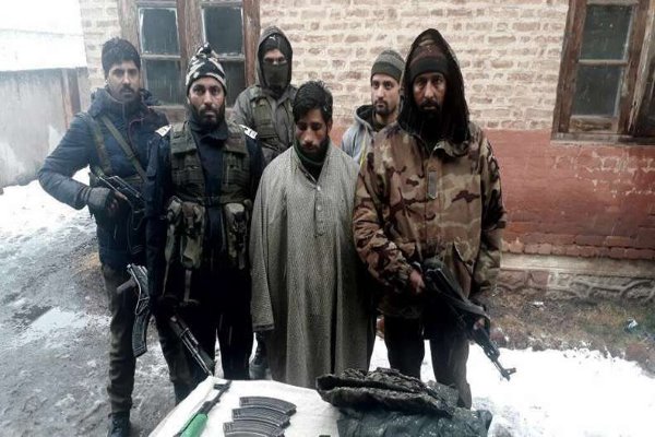 letterroristashiqahmedarrestedbypoliceinhandwarakashmir;cacheofarmsrecovered