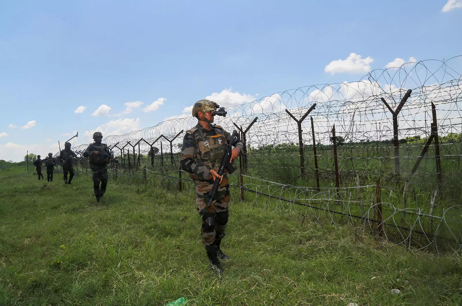 securityforcesfoilinfiltrationbidnearlocinkupwara;twoterroristskilled