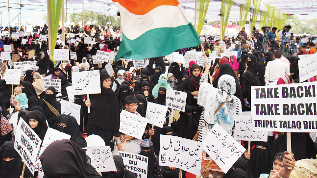 thousandsofmuslimwomenmarchinprotestagainsttripletalaqbillinlucknow