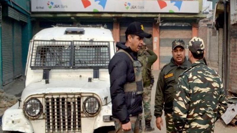 cashtransactionsstoppedin40bankbranchesinsouthkashmir