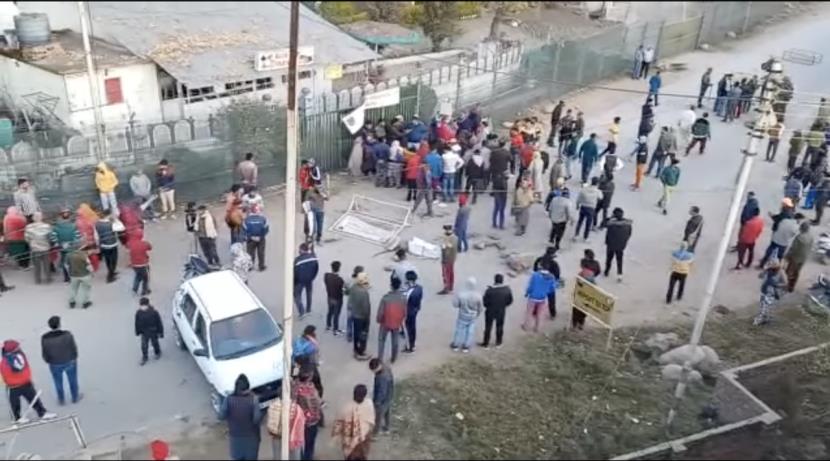 twocivilianskilledoneinjuredinfiringbyarmysentryinrajouri