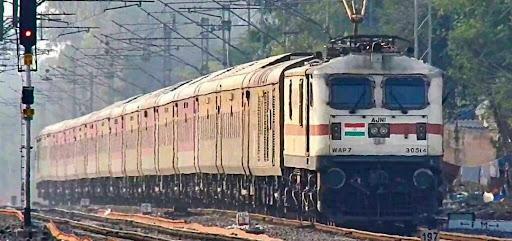 indianrailwaystooperate13000trainsformahakumbhmela2025tomanage40crorepilgrims