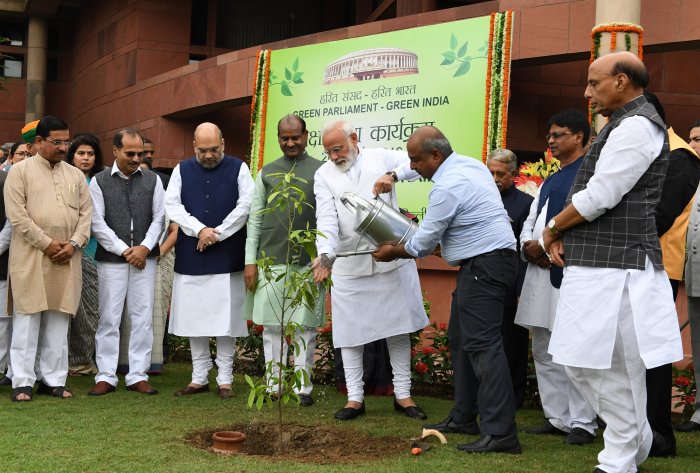 modiparticipatesintreeplantationdrive