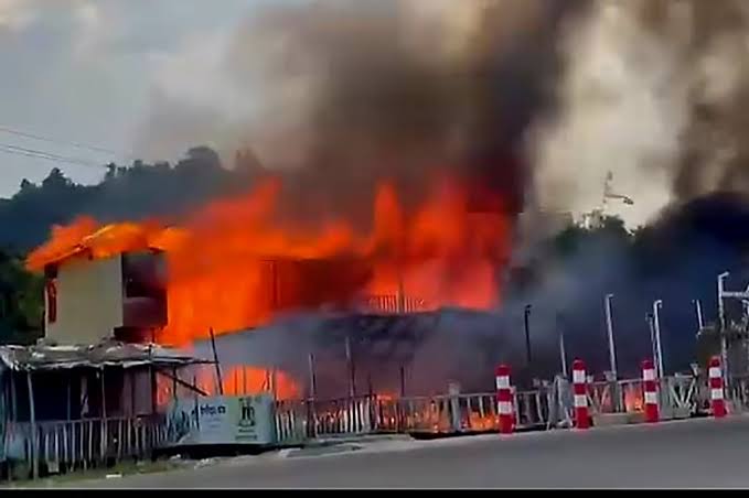 10 killed, 9 injured and several remain missing in Bangladesh seaside resort fire
