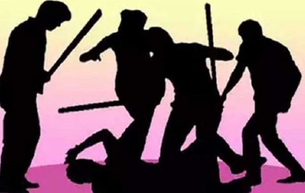 twoinjuredinstonepeltingasgroupsclashduringindependencedayfunctioninindore