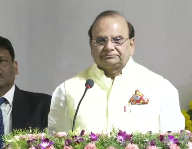 vinaikumarsaxenatakesoathasltgovernorofdelhi