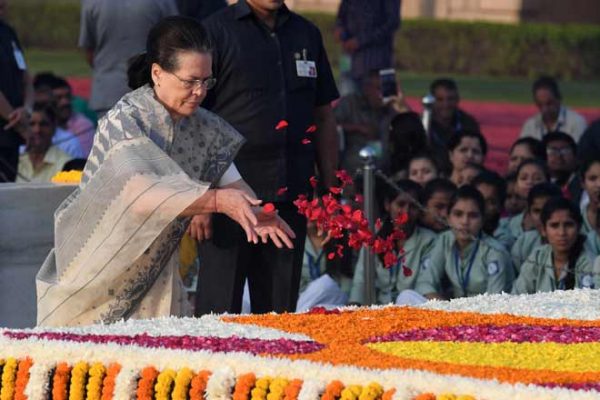 soniarahulpaytributetomahatmagandhiatrajghat