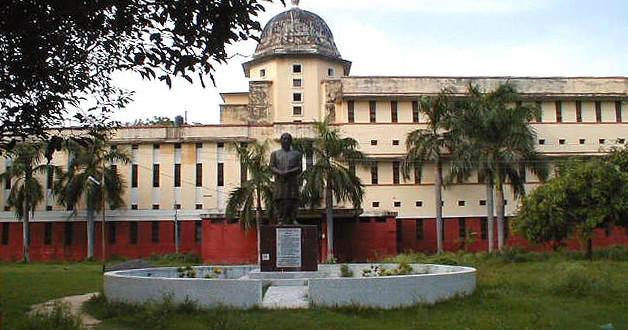 violenceatallahabaduniversityafterarrestof4students