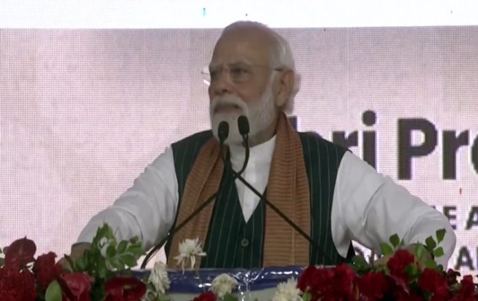 pmmodiinauguratesandlaysfoundationofdevelopmentprojectsworthrs4800croreatsilvassa