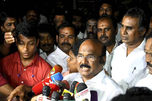 aiadmkmergertalks:tamilnadufmdjayakumarsayswillingtogiveupallportfolios