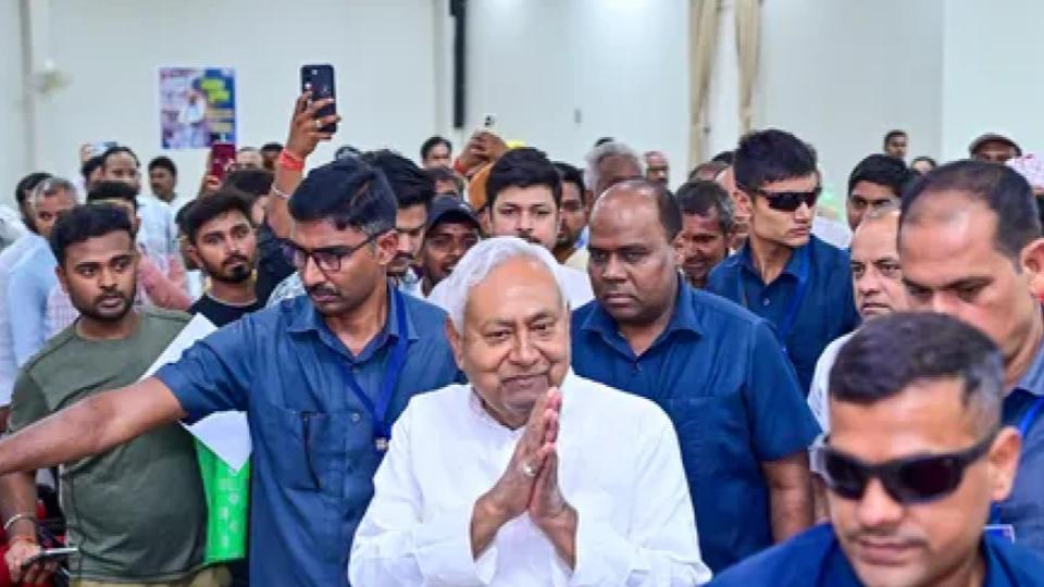 Nitish Kumar makes surprise visit to JD(U) headquarters in Patna