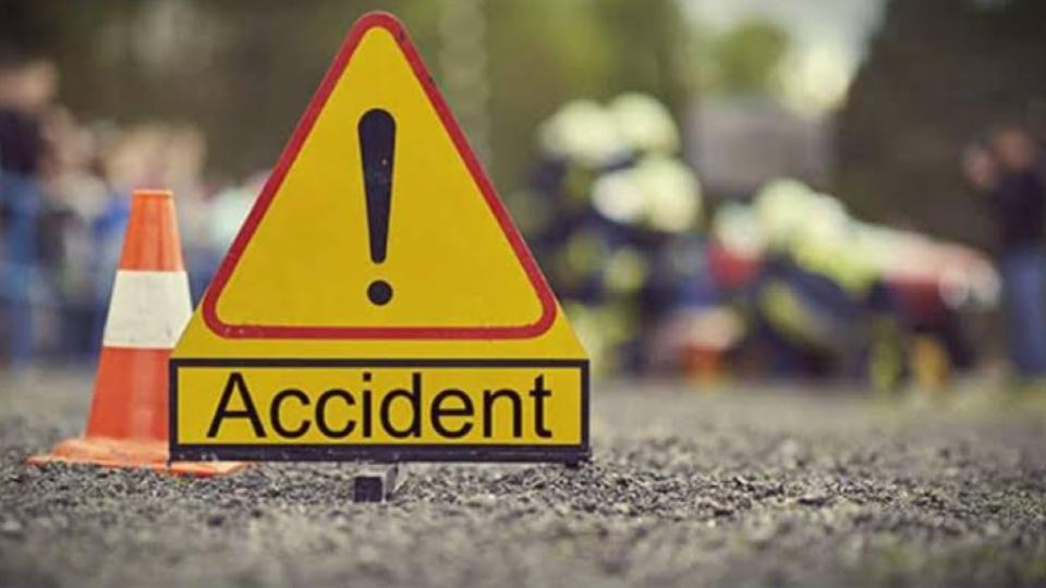 APSRTC bus collides with a lorry in Kadapa, 2 Killed and 16 Injured