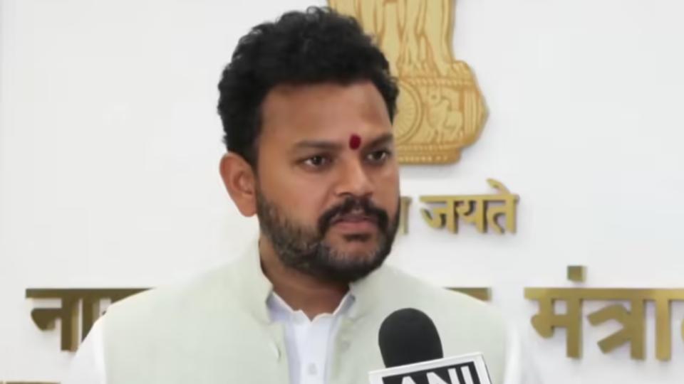 Aviation Minister Blames IndiGo Mismanagement For Air Crisis