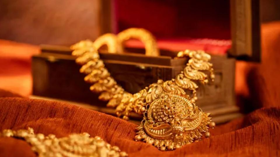 Gold worth crores missing from bank locker in UP, 3 booked