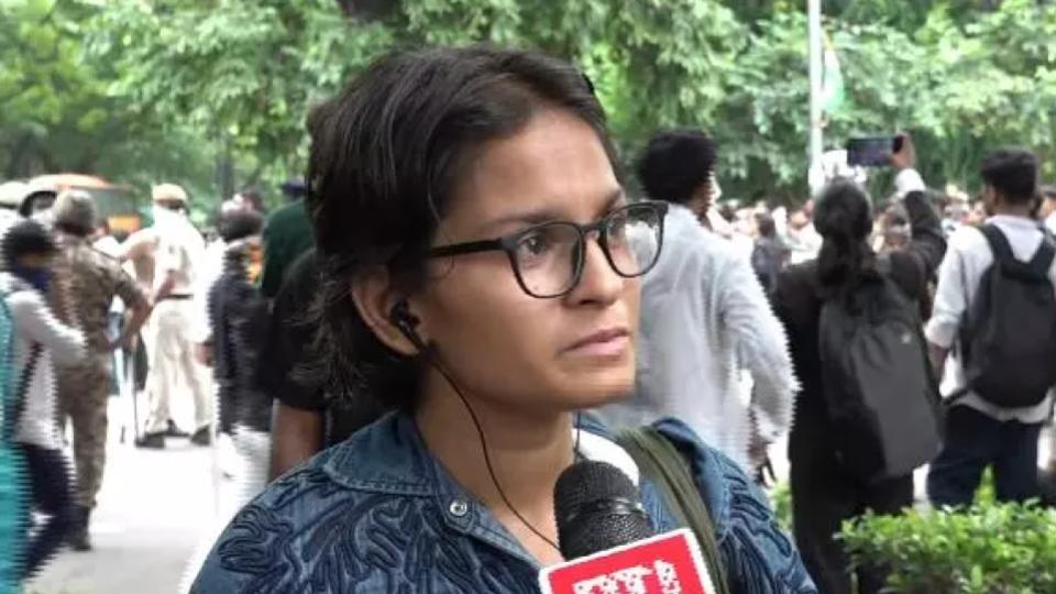 UPSC Aspirant Questions Police Conduct During Delhi Protest