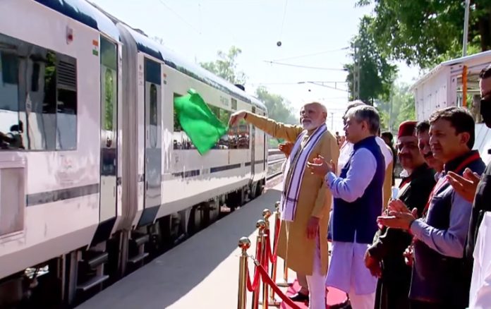 pmmodiflagsoffvandebharatexpressfromhimachal’suna