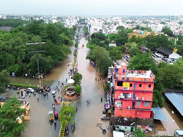 cyclonefengal:puducherryannouncesfinancialaidseeksrs100crorefromcentre