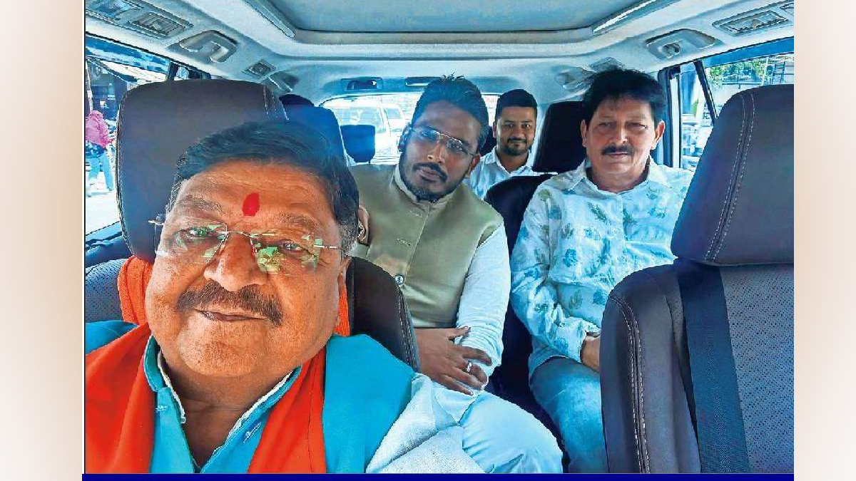 congresscandidateakshaybamwithdrawsnominationjoinsbjp