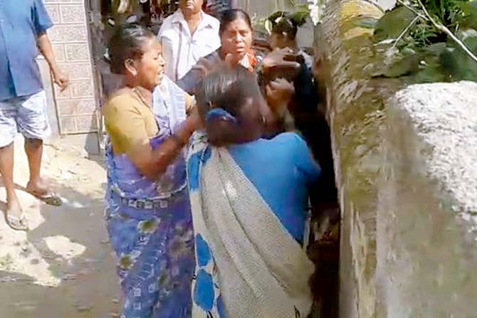 mumbaicrime:65yearoldfisherwomanthrashedoverparkingspacetiff