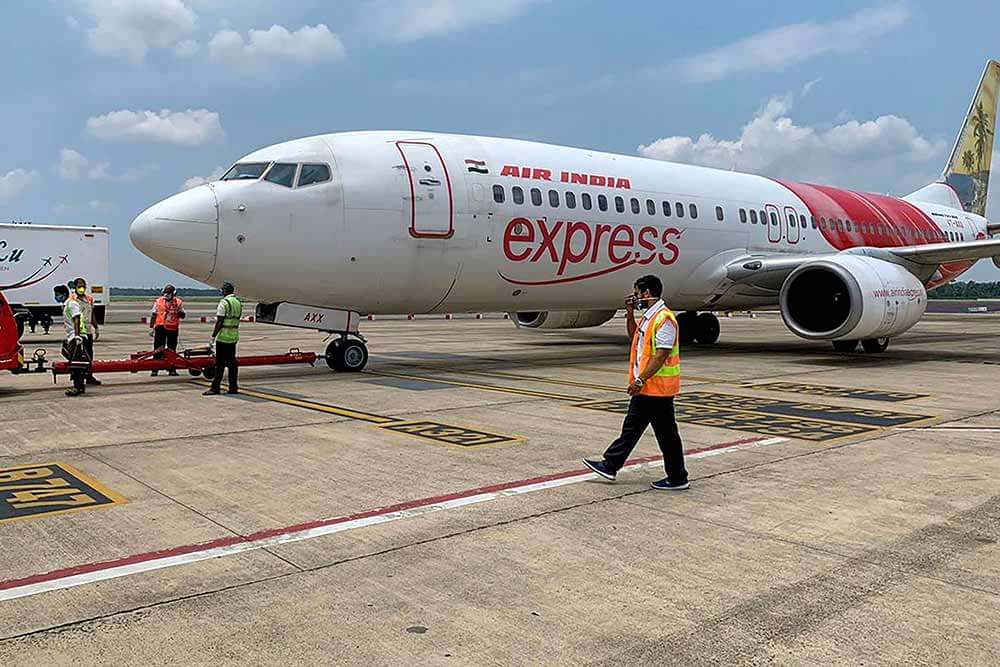 calicutdubaiairindiaexpressflightdivertedtomuscatduetoburningsmellfromvent