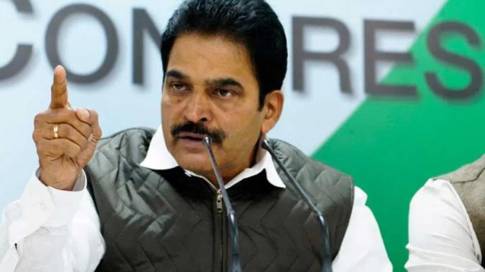 Venugopal accuses Pinarayi of targeting Rahul, silent on Modi