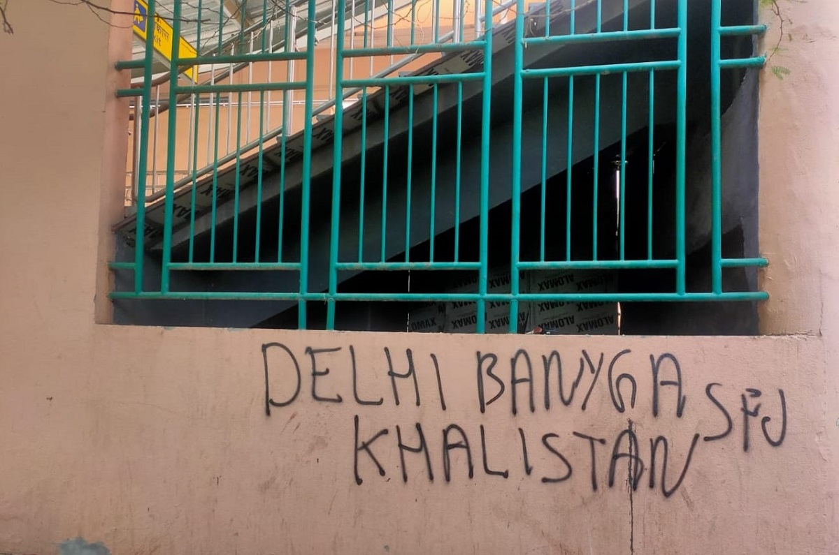 prokhalistangraffitiappearsonpillarsofdelhimetrostations