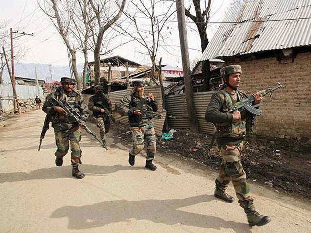 fourterroristassociateslinkedtojemarrestedinpulwama