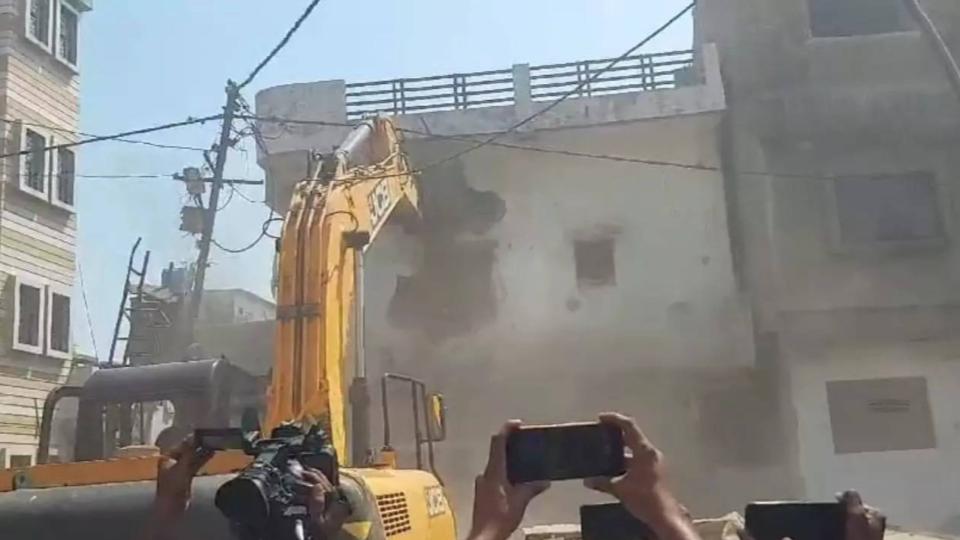 nagpurviolencekeyaccusedfahimkhanshousedemolished