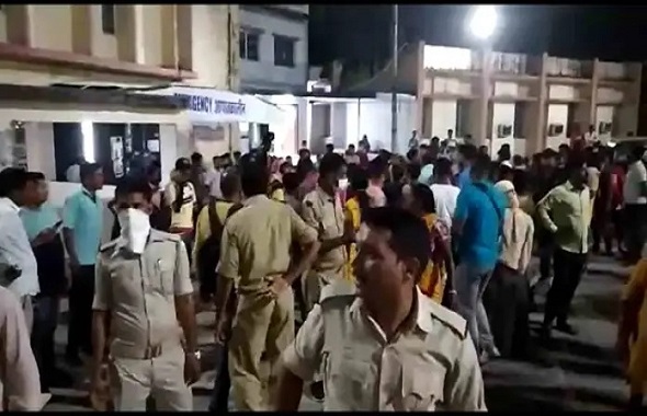 class9studentsetsherselfonfireafterteacherforcestoremoveclothesinjamshedpurprotestserupt