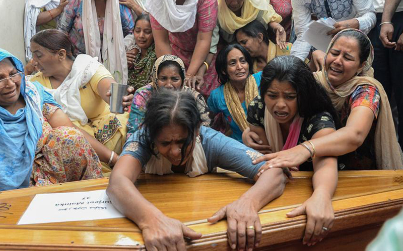 pmmodiannouncesrs10lakhexgratiaforeachforfamiliesof39indianskillediniraq