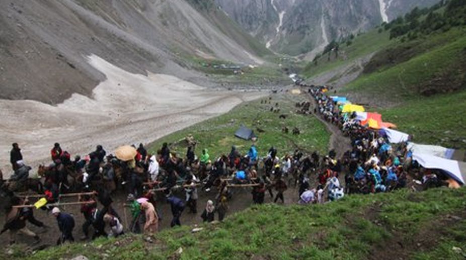 35thbatchof500pilgrimsleftforholycaveshrineofshriamarnathjifrombhagwatinagaryatriniwasjammu