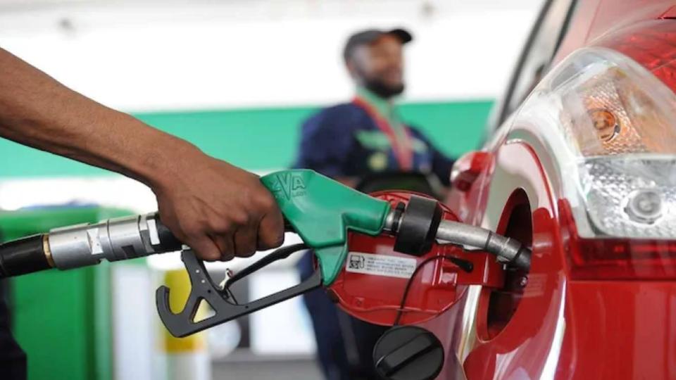 Fuel prices unchanged despite excise duty cut in India
