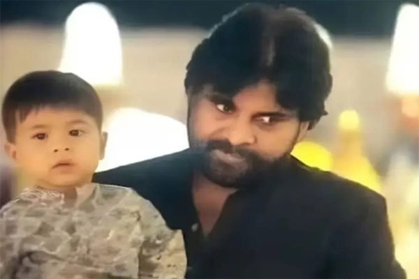 andhradeputycmpawankalyanvisitsinjuredsoninsingaporehospital