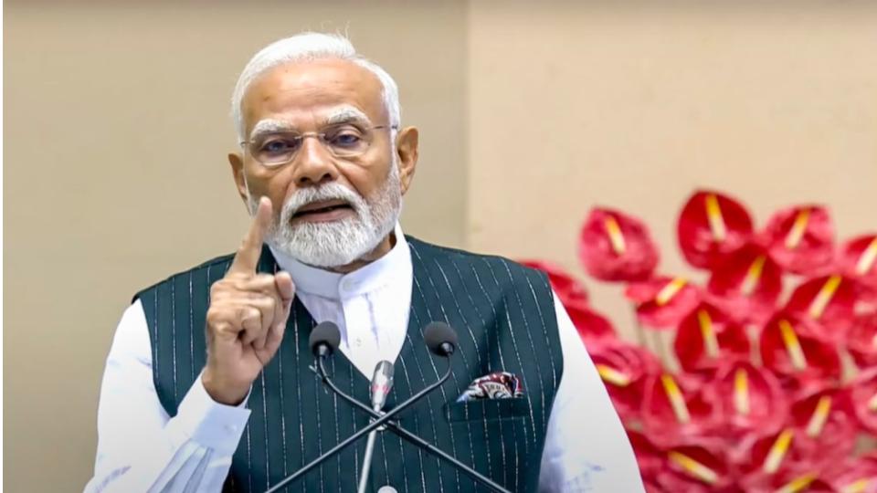 Pehle Matdaan, Phir Jalpaan, says PM Modi 