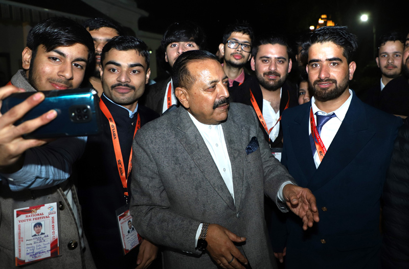drjitendrasinghinteractswithkashmiriyouthindelhi