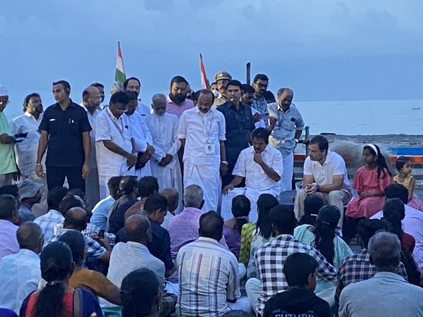 rahulgandhidiscussesrisingfuelcostsreducedsubsidieswithfishermen